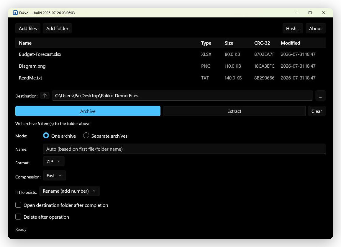 Pakko's main window: five files queued for archiving into a ZIP, with format, compression, and conflict-resolution options visible.